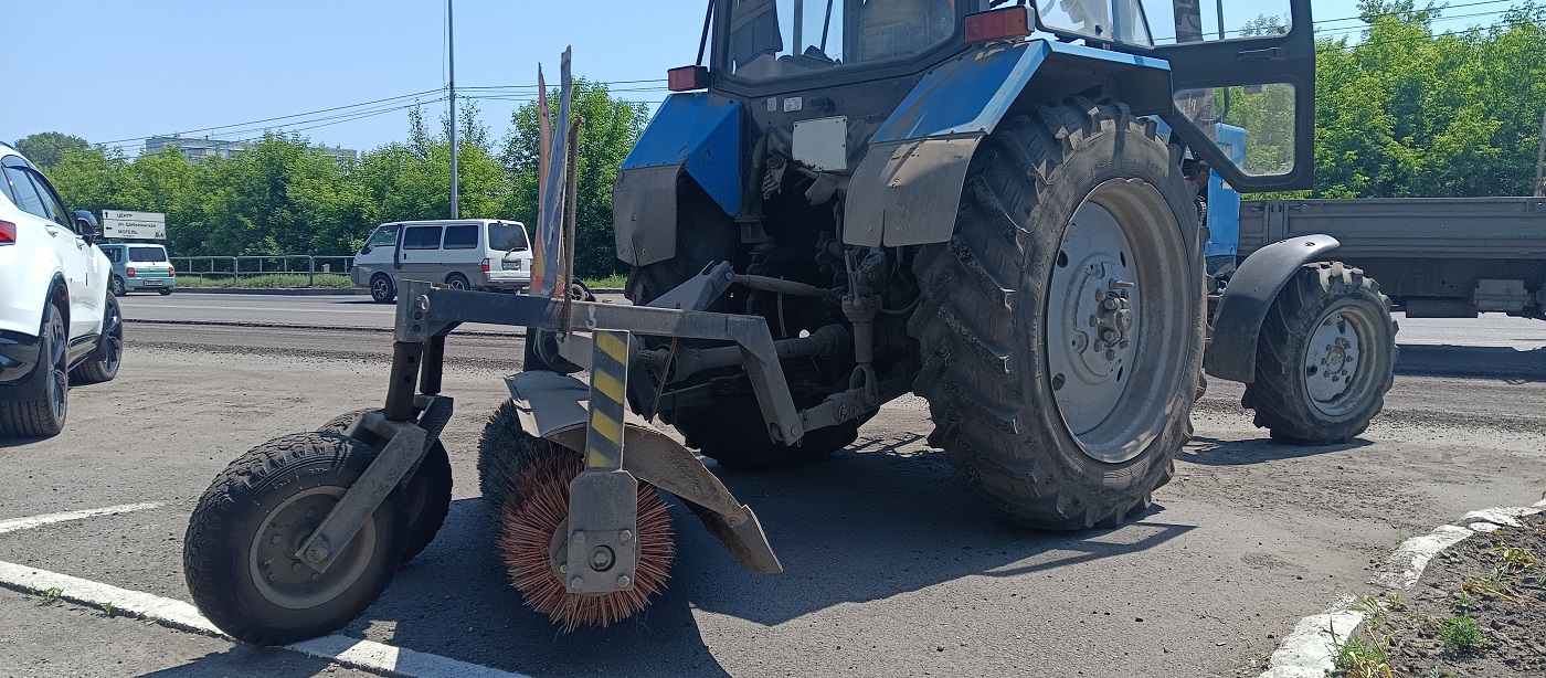 Услуги трактора с щеткой МТЗ в Ракитном